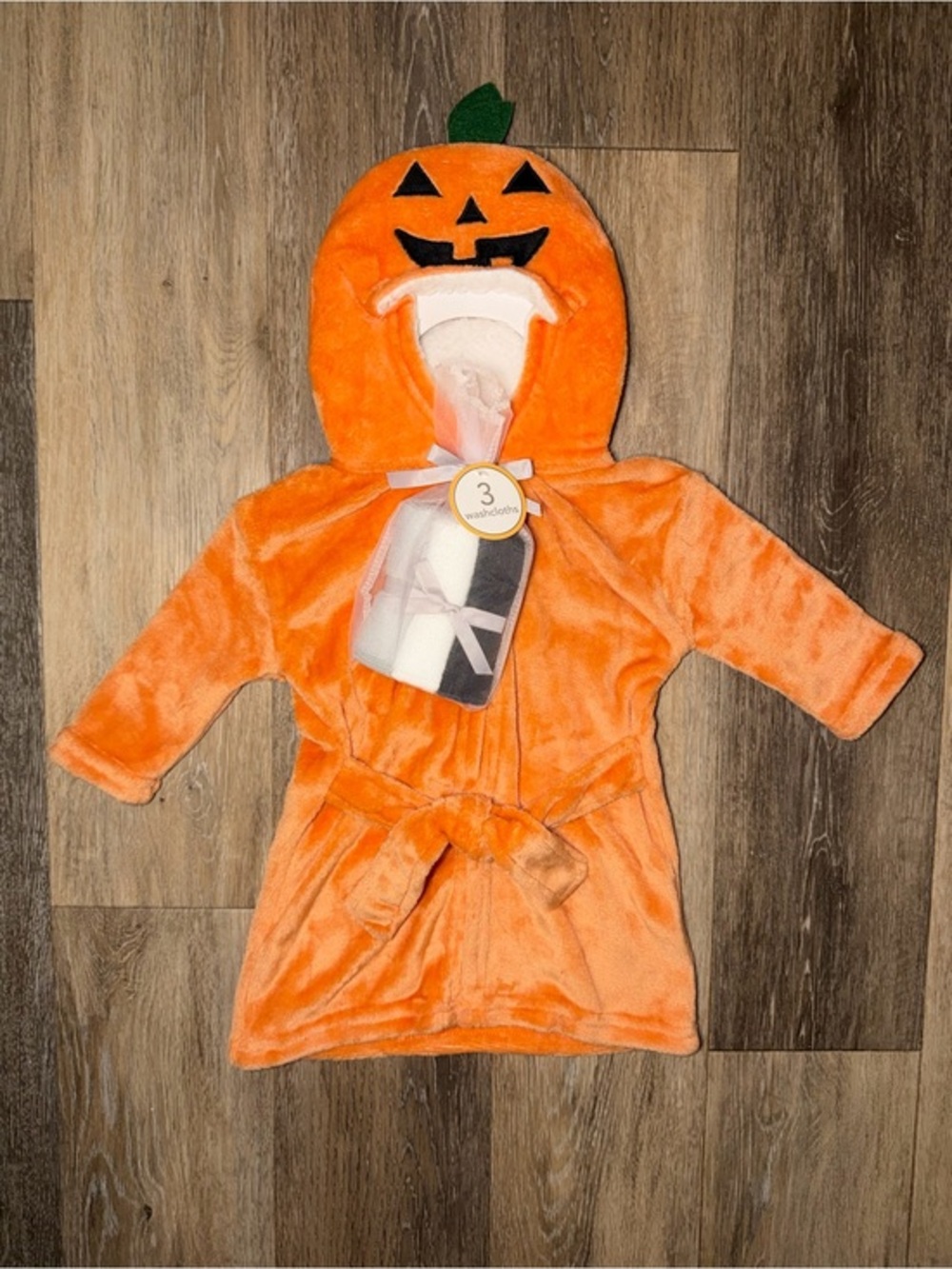 NWOT Modern Baby Pumpkin Halloween Bath Robe & 3 Washcloths